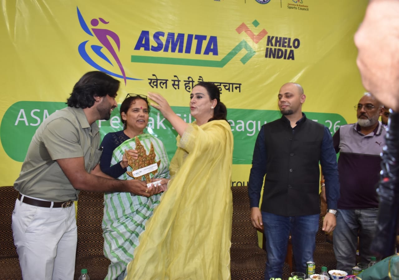 अस्मिता पेंचक सिलाट लीग 2025 का भव्य शुभारंभ, 500 से अधिक महिला खिलाड़ी शामिल अस्मिता पेंचक सिलाट लीग 2025 का भव्य शुभारंभ, 500 से अधिक महिला खिलाड़ी शामिल