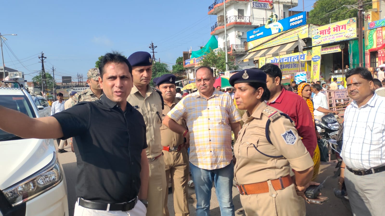 पीताम्बरा मंदिर के पास से हटाया अवैध अतिक्रमण पीताम्बरा मंदिर के पास से हटाया अवैध अतिक्रमण