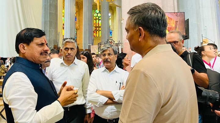 मुख्यमंत्री मोहन यादव ने बार्सिलोना के यूनेस्को हेरिटेज साइट्स में शामिल साग्रादा फमिलिया गिरजाघर