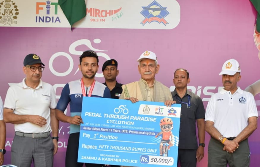 उपराज्यपाल सिन्हा ने जम्मू-कश्मीर पुलिस द्वारा आयोजित पेडल थ्रू पैराडाइज़ साइकिल रेस- 2025 के विजेताओं को किया सम्मानित उपराज्यपाल सिन्हा ने जम्मू-कश्मीर पुलिस द्वारा आयोजित पेडल थ्रू पैराडाइज़ साइकिल रेस- 2025 के विजेताओं को किया सम्मानित