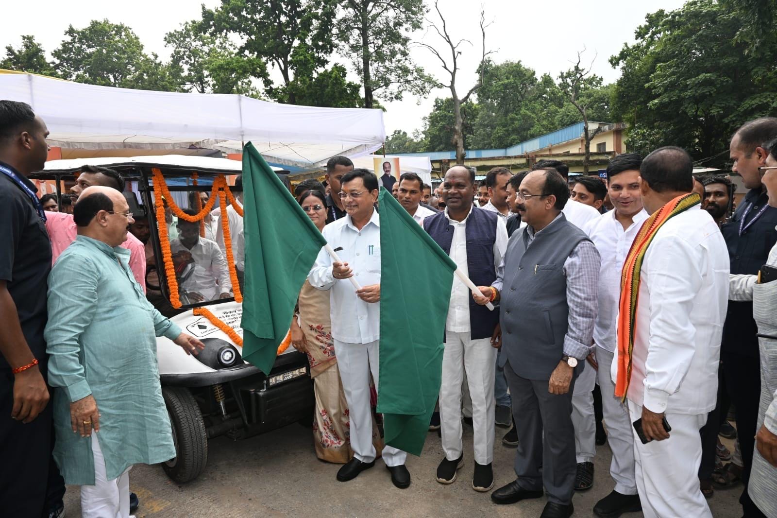 SECL गेवरा क्षेत्र द्वारा सीएसआर अंतर्गत मेडिकल कॉलेज को प्रदत्त 03 कॉलेज बस और 01 ई-रिक्शा को उप मुख्यमंत्री अरुण साव ने दिखाई हरी झंडी SECL गेवरा क्षेत्र द्वारा सीएसआर अंतर्गत मेडिकल कॉलेज को प्रदत्त 03 कॉलेज बस और 01 ई-रिक्शा को उप मुख्यमंत्री अरुण साव ने दिखाई हरी झंडी