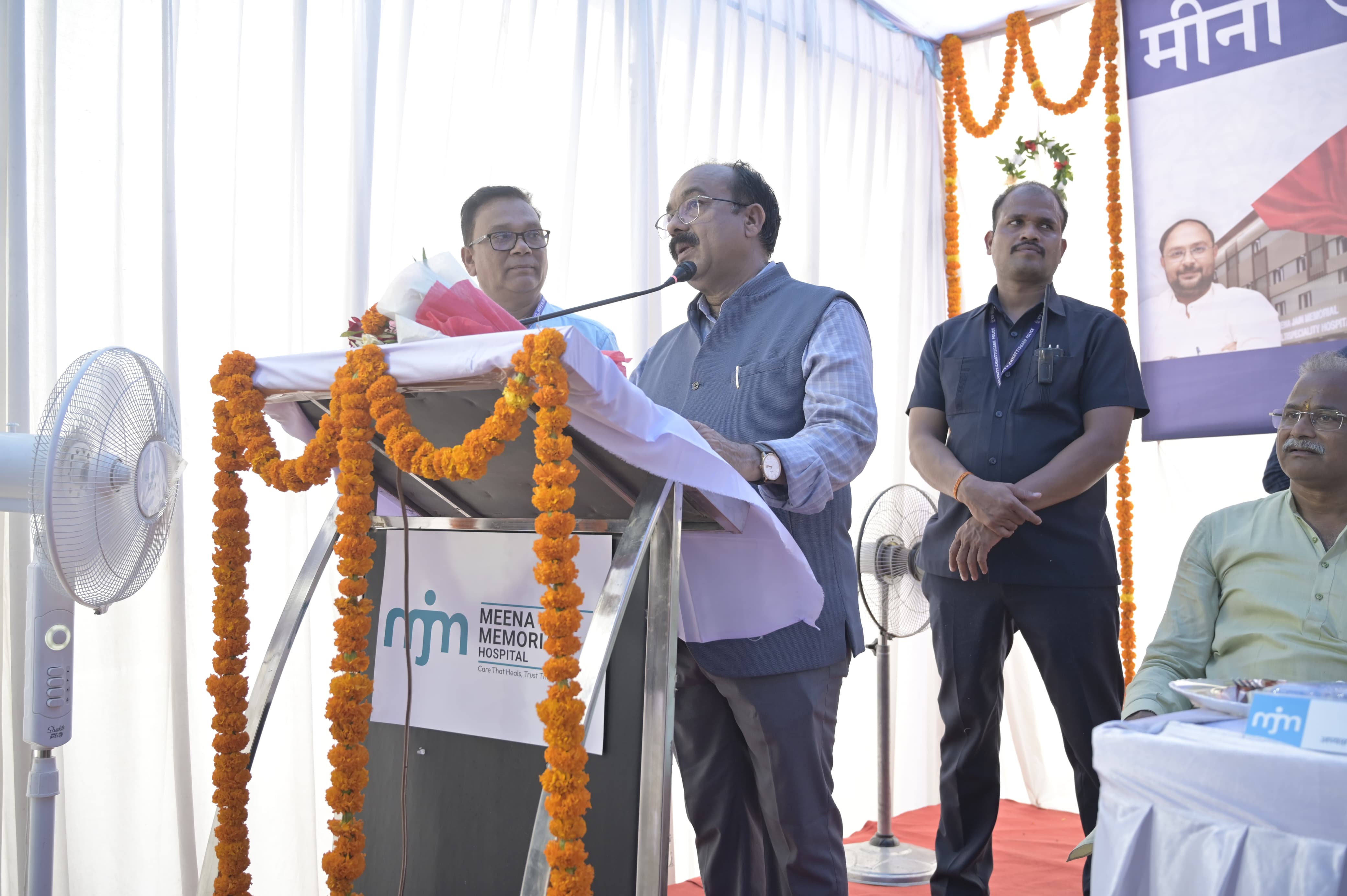 माँ की स्मृति में मरीजों की सेवा का बीड़ा उठाया डॉ. प्रिंस जैन ने, यह मां के प्रति सच्चा सम्मान: उपमुख्यमंत्री अरुण साव माँ की स्मृति में मरीजों की सेवा का बीड़ा उठाया डॉ. प्रिंस जैन ने, यह मां के प्रति सच्चा सम्मान: उपमुख्यमंत्री अरुण साव