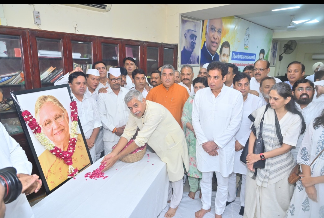 पूर्व मुख्यमंत्री शीला दीक्षित की पुण्यतिथि पर दिल्ली कांग्रेस कार्यालय में आयोजित पुष्पांजलि सभा में पूर्व मुख्यमंत्री शीला दीक्षित की पुण्यतिथि पर दिल्ली कांग्रेस कार्यालय में आयोजित पुष्पांजलि सभा में