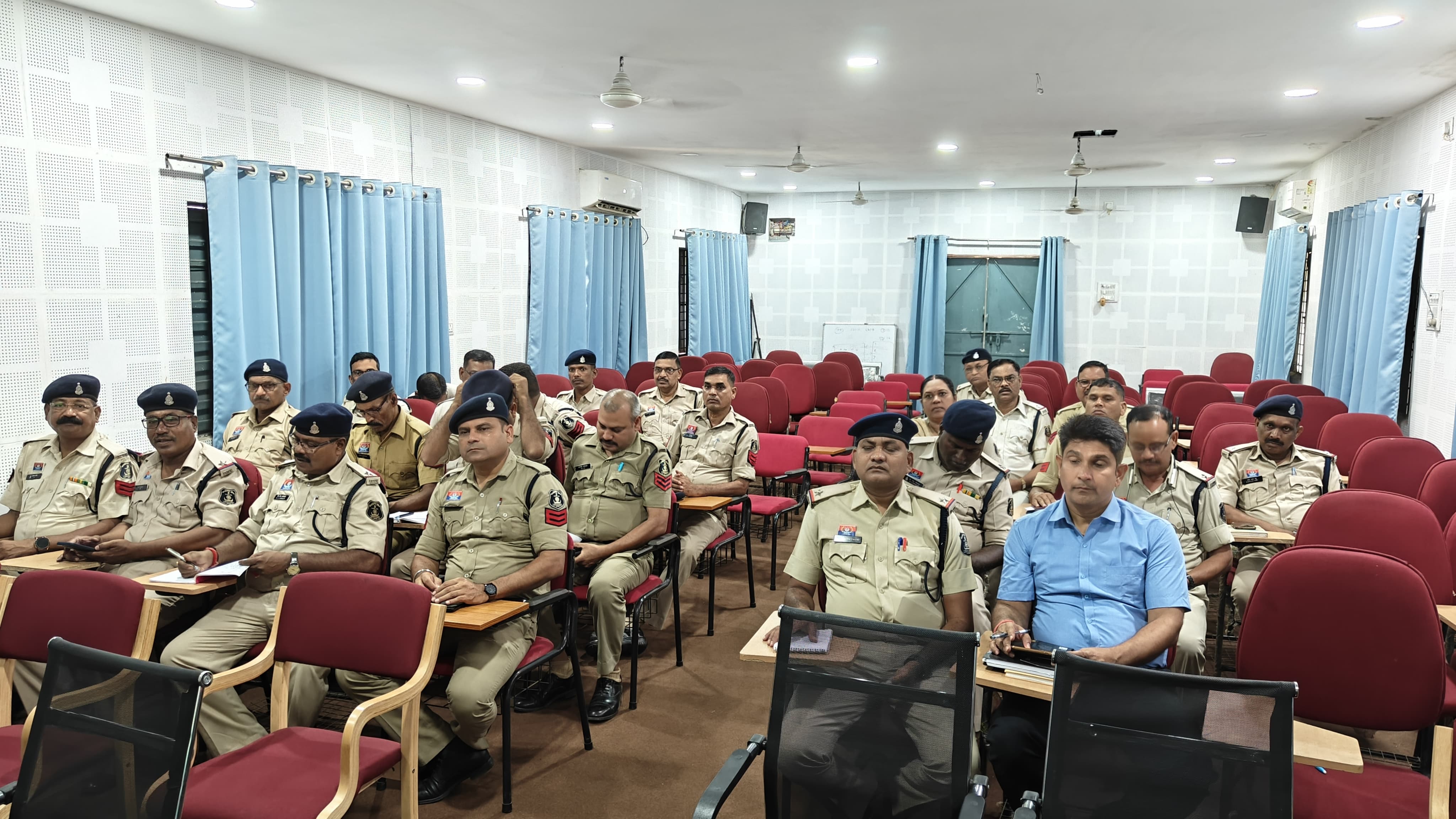 साइबर सेल जांजगीर द्वारा Call detail report (सीडीआर) विश्लेषण संबधित प्रशिक्षण दिया गया साइबर सेल जांजगीर द्वारा Call detail report (सीडीआर) विश्लेषण संबधित प्रशिक्षण दिया गया