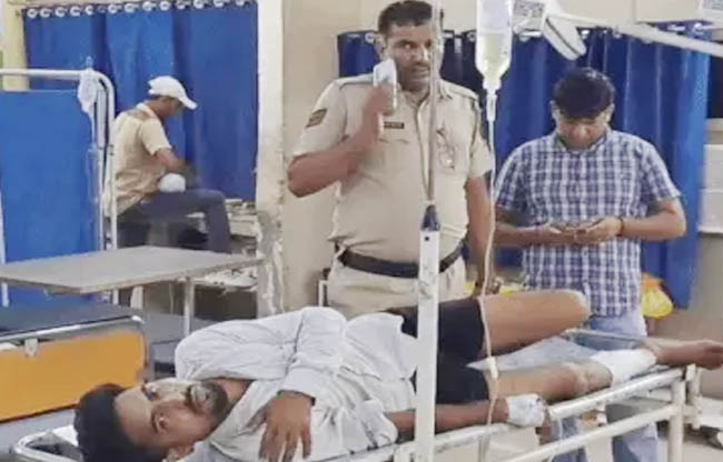पुलिस मुठभेड़ में घायल गिरोह का सरगना दानिश उर्फ गोलू अस्पताल में पुलिस मुठभेड़ में घायल गिरोह का सरगना दानिश उर्फ गोलू अस्पताल में
