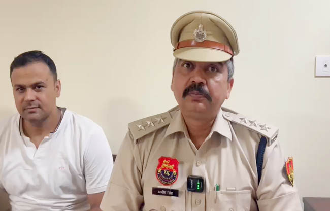 सोनीपत: सहायक पुलिस आयुक्त मुख्यालय अजीत सिंह जानकारी देते हुए सोनीपत: सहायक पुलिस आयुक्त मुख्यालय अजीत सिंह जानकारी देते हुए