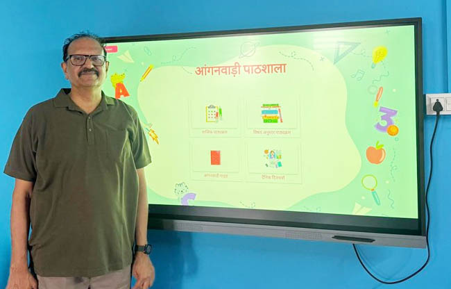 सोनीपत:खुबडू  में डॉक्टर जोगेंद्र धनखड़  जानकारी देते हुए
