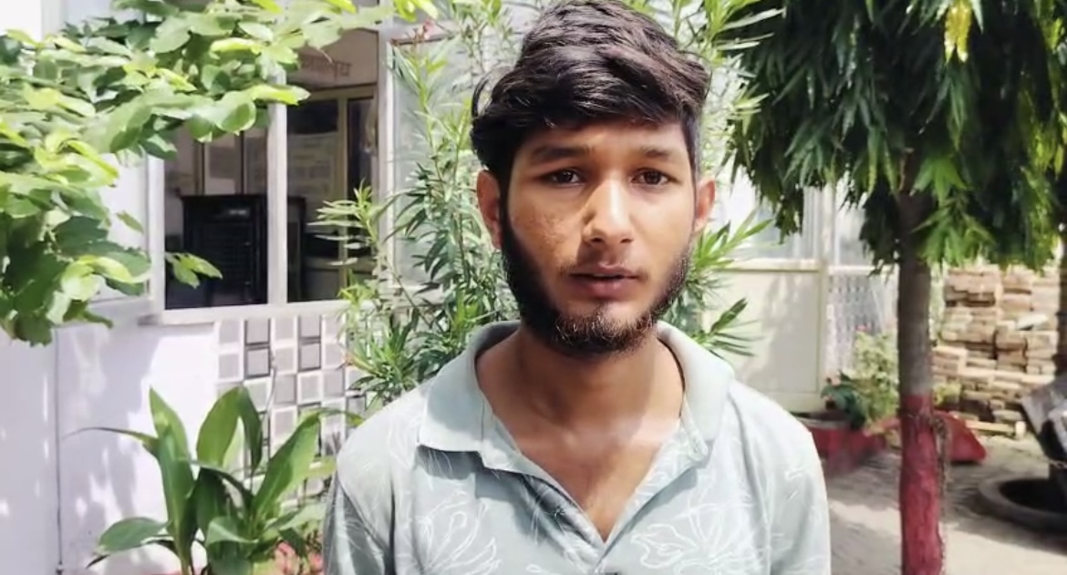 पुलिस की गिरफ्त में आरोपी दक्ष पुलिस की गिरफ्त में आरोपी दक्ष