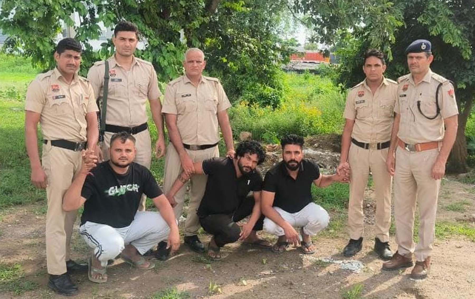 गुरुग्राम पुलिस द्वारा काबू किए गए युवक के अपहरण के तीन आरोपी।