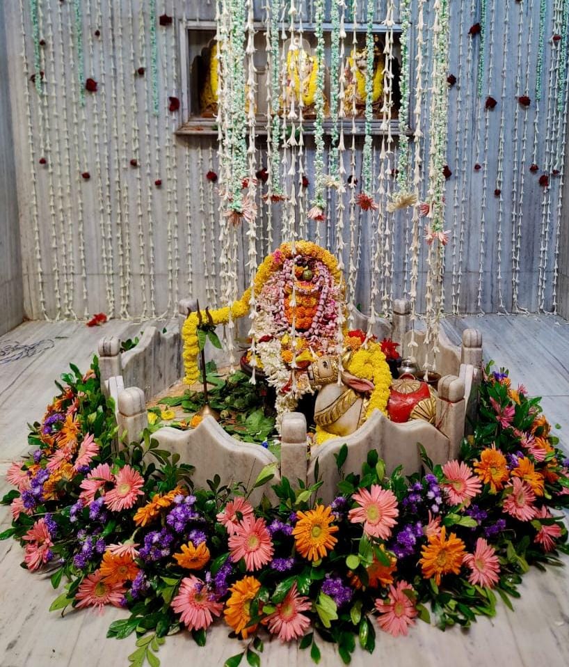 श्रृंगार की तस्वीर श्रृंगार की तस्वीर