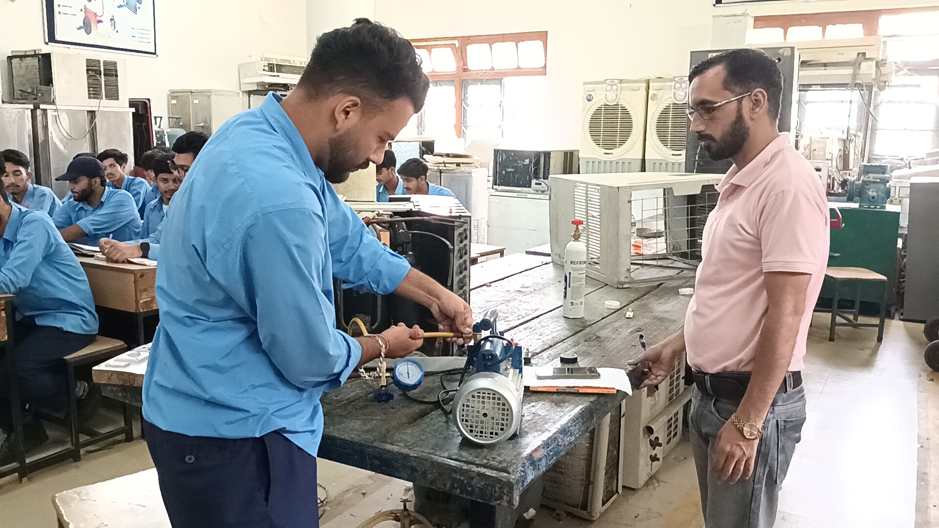 तकनीकी शिक्षा से रोजगार के बेहतर अवसर।