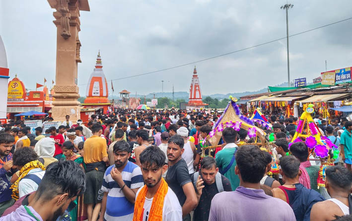 हरकी पैड़ी पर कांवडि़यों की भीड़