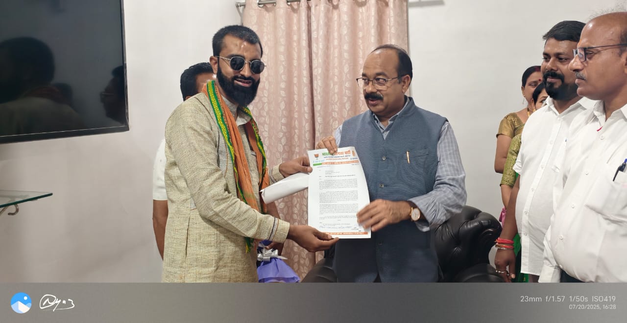 भाजपा प्रदेश लोकसभा प्रभारी ने उप मुख्यमंत्री और कैबिनेट मंत्री को सौंपा मार्मिक पत्र भाजपा प्रदेश लोकसभा प्रभारी ने उप मुख्यमंत्री और कैबिनेट मंत्री को सौंपा मार्मिक पत्र