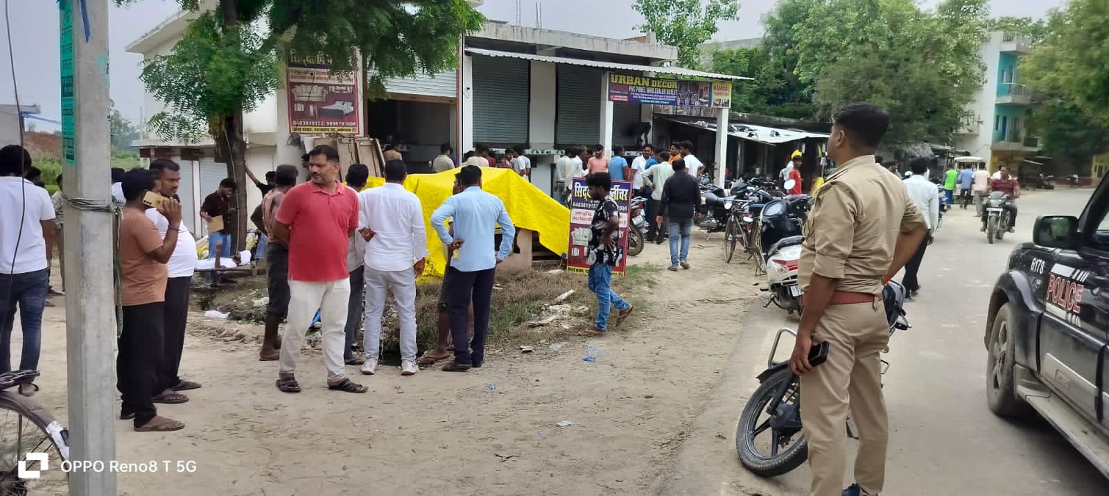 प्रयागराज के तिलाई बाजार में हुई वारदात के बाद घटनास्थल का दृश्य प्रयागराज के तिलाई बाजार में हुई वारदात के बाद घटनास्थल का दृश्य