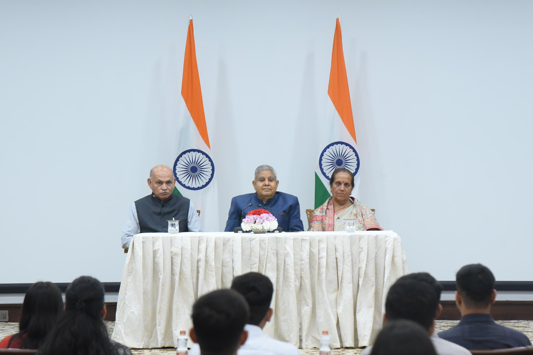 उपराष्ट्रपति जगदीप धनखड़ रविवार को संबोधित करते हुए उपराष्ट्रपति जगदीप धनखड़ रविवार को संबोधित करते हुए