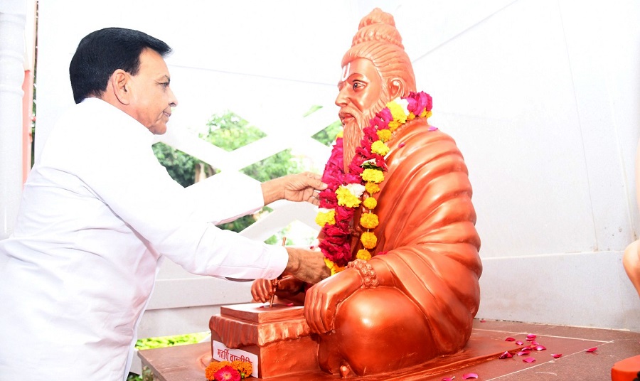 उप मुख्यमंत्री जगदीश देवड़ा ने किया महर्षि वाल्मीकि एवं महर्षि वेदव्यास की प्रतिमा का अनावरण उप मुख्यमंत्री जगदीश देवड़ा ने किया महर्षि वाल्मीकि एवं महर्षि वेदव्यास की प्रतिमा का अनावरण