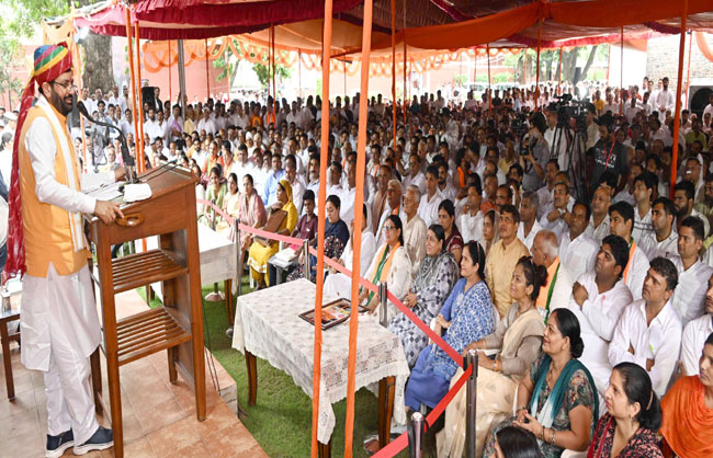 हरियाणा के मुख्यमंत्री पिछड़ा वर्ग समाज के लोगों को सम्बोधित करते हुए हरियाणा के मुख्यमंत्री पिछड़ा वर्ग समाज के लोगों को सम्बोधित करते हुए