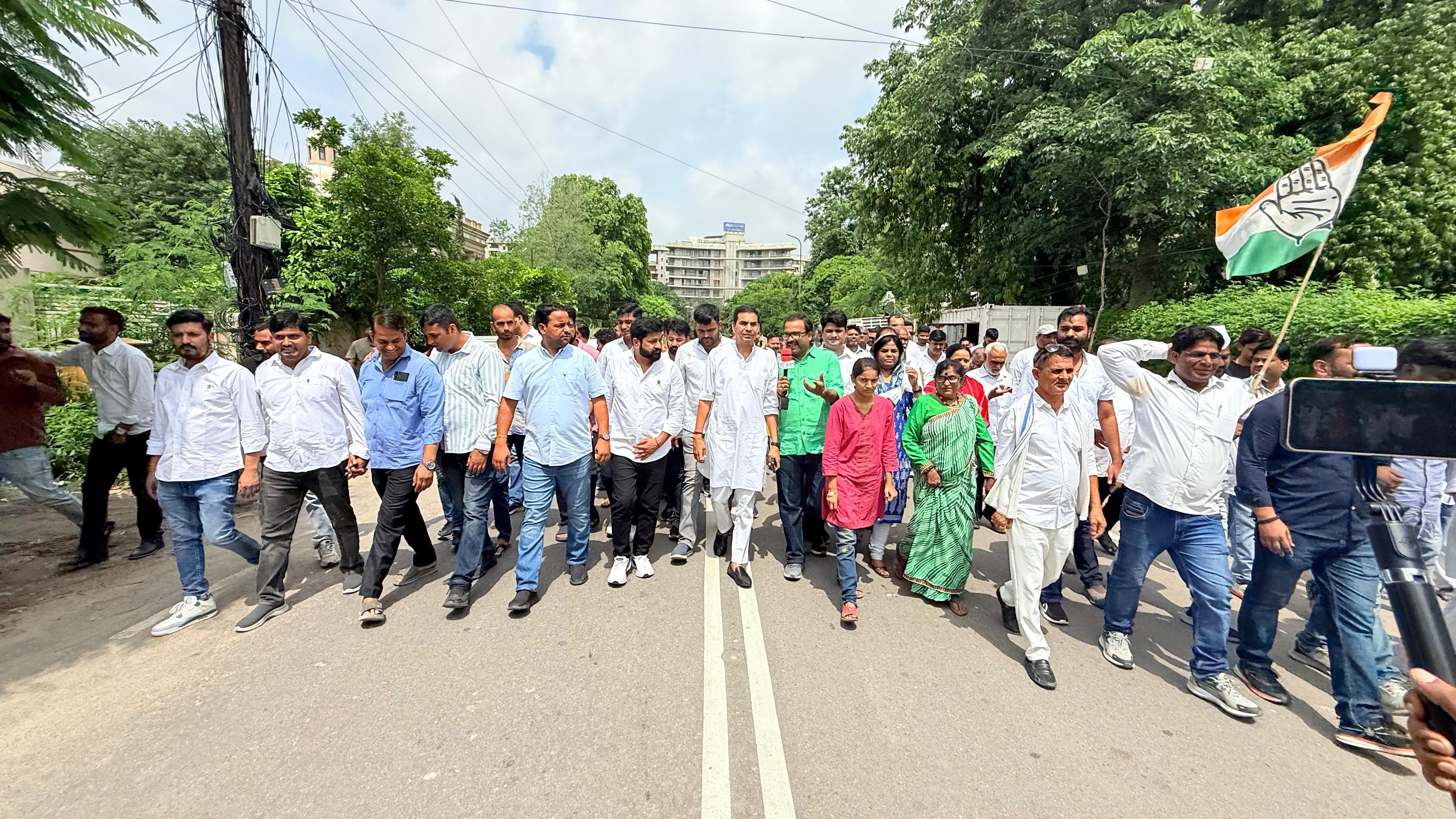 मानसरोवर एवं सांगानेर से कांग्रेस ब्लॉक की नियुक्ति पर सैकड़ों कार्यकर्ताओं ने डोटासरा के आवास तक निकाली धन्यवाद यात्रा मानसरोवर एवं सांगानेर से कांग्रेस ब्लॉक की नियुक्ति पर सैकड़ों कार्यकर्ताओं ने डोटासरा के आवास तक निकाली धन्यवाद यात्रा