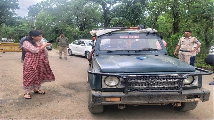 नागद्वारी मेला: क्षेत्रीय परिवहन अधिकारी द्वारा किया जा रहा निरंतर निरीक्षण नागद्वारी मेला: क्षेत्रीय परिवहन अधिकारी द्वारा किया जा रहा निरंतर निरीक्षण