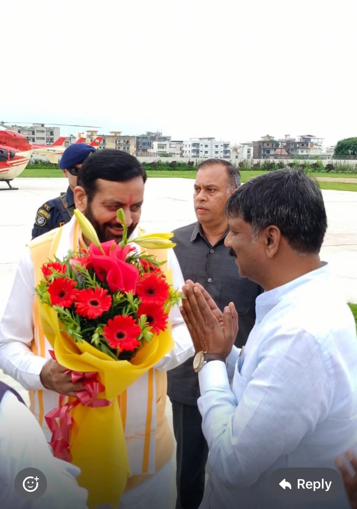 हरियाणा के मुख्यमंत्री का दून पहुंचने पर स्वागत करते भाजपा कार्यकर्ता। हरियाणा के मुख्यमंत्री का दून पहुंचने पर स्वागत करते भाजपा कार्यकर्ता।