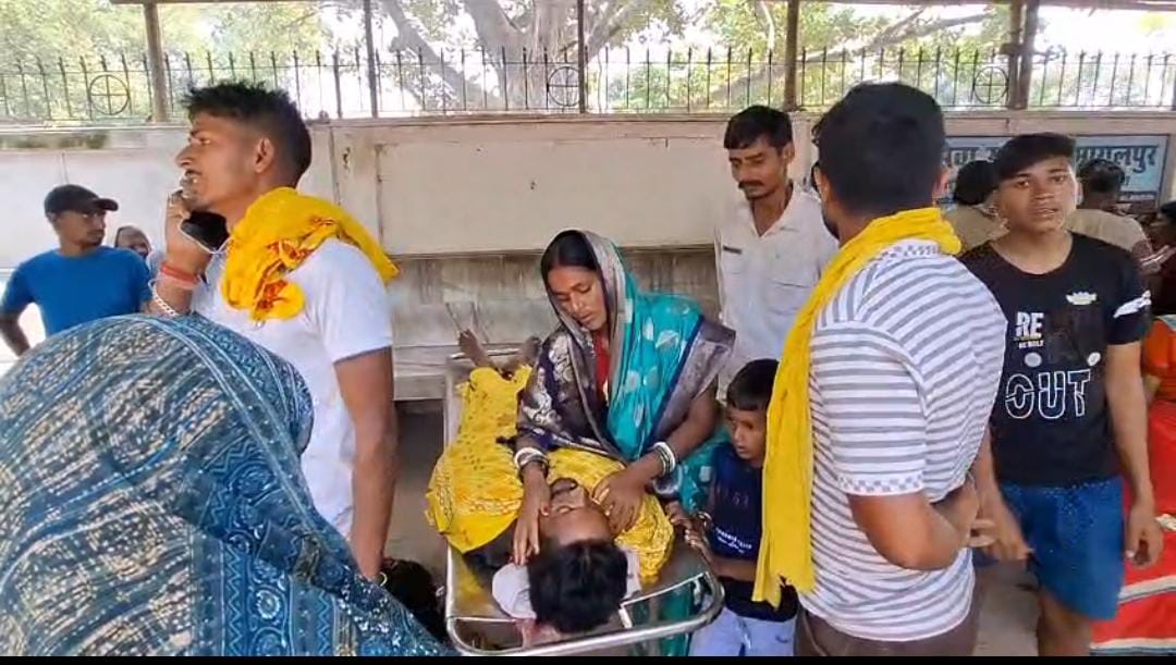 शव पर विलाप करते परिजन शव पर विलाप करते परिजन