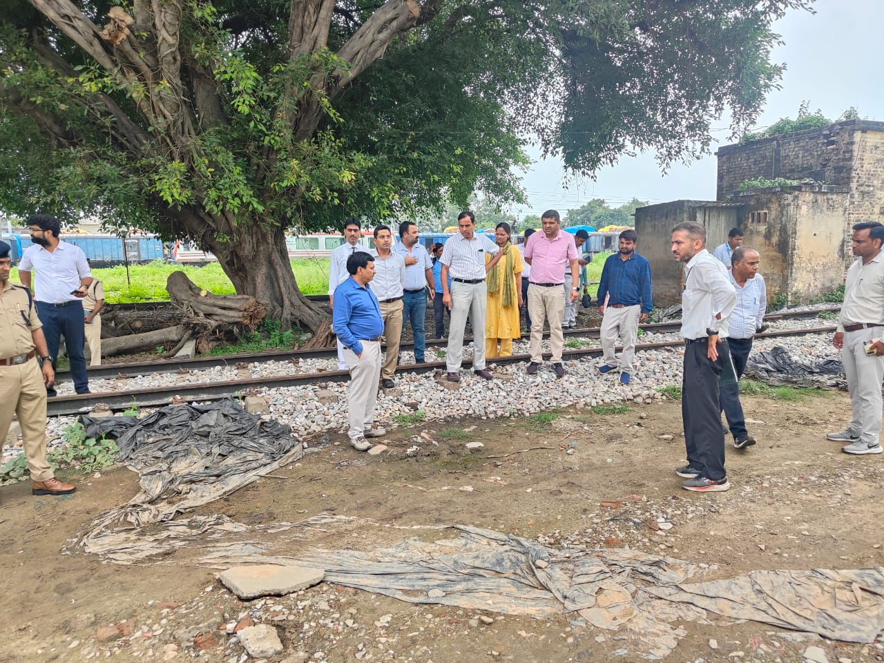 मंडल रेल प्रबंधक राज कुमार सिंह ने मंडल के डिवाई एवं चंदौसी स्टेशन का किया निरीक्षण मंडल रेल प्रबंधक राज कुमार सिंह ने मंडल के डिवाई एवं चंदौसी स्टेशन का किया निरीक्षण