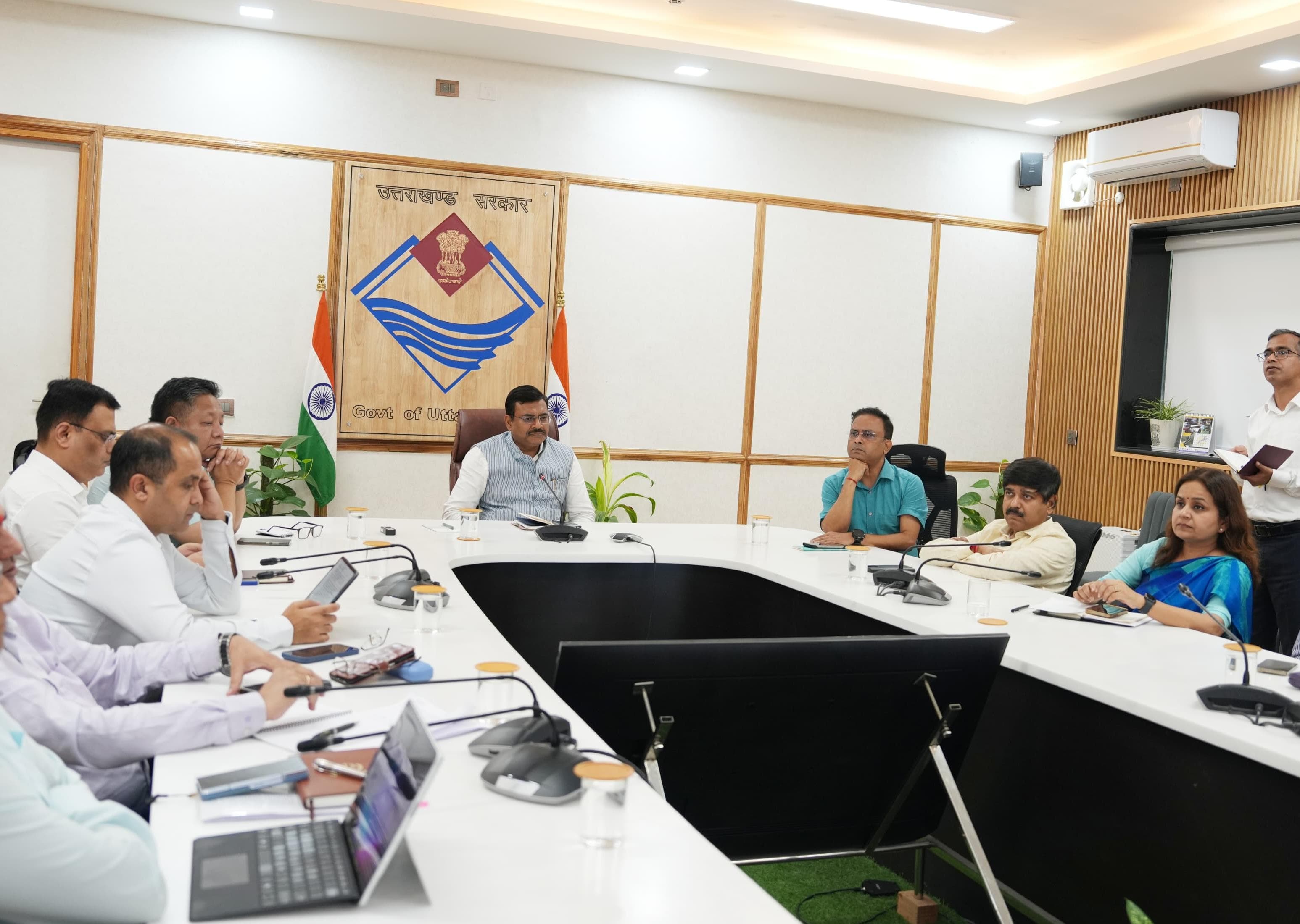 मुख्य सचिव आनन्द बर्द्धन सचिवालय में जिलाधिकारियों के साथ वीडियो कॉन्फ्रेंसिंग के माध्यम से प्रदेश में जिला एवं उप जिला अस्पतालों की स्थिति की समीक्षा करते। मुख्य सचिव आनन्द बर्द्धन सचिवालय में जिलाधिकारियों के साथ वीडियो कॉन्फ्रेंसिंग के माध्यम से प्रदेश में जिला एवं उप जिला अस्पतालों की स्थिति की समीक्षा करते।