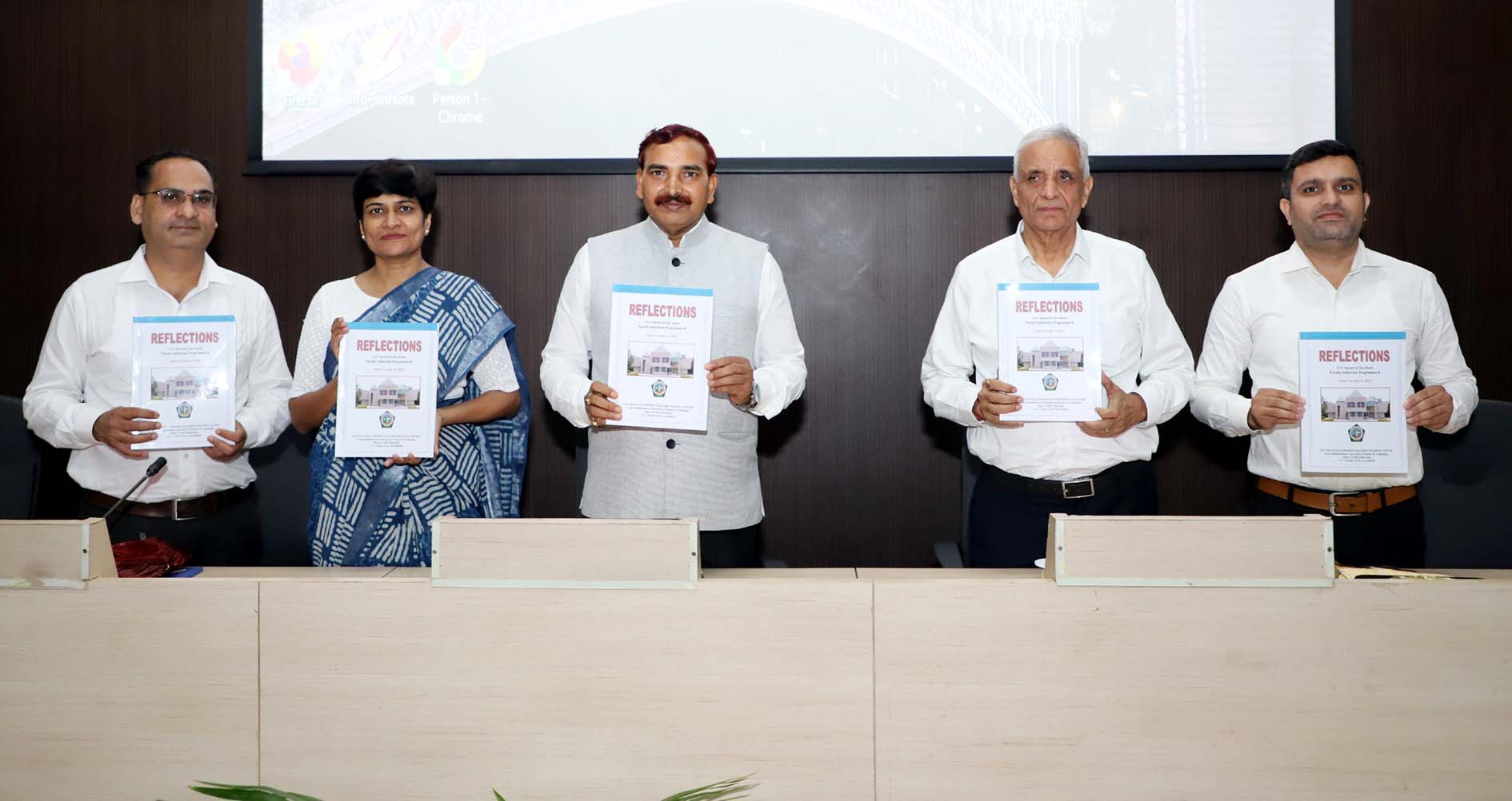 समारोह में कार्यक्रम से संबंधित विवरणिका का विमोचन करते का उद्घाटन करते कुलपति प्रो. नरसी राम बिश्नोई, विशिष्ट अतिथि प्रो. एचएल वर्मा एवं अन्य अतिथिगण। समारोह में कार्यक्रम से संबंधित विवरणिका का विमोचन करते का उद्घाटन करते कुलपति प्रो. नरसी राम बिश्नोई, विशिष्ट अतिथि प्रो. एचएल वर्मा एवं अन्य अतिथिगण।