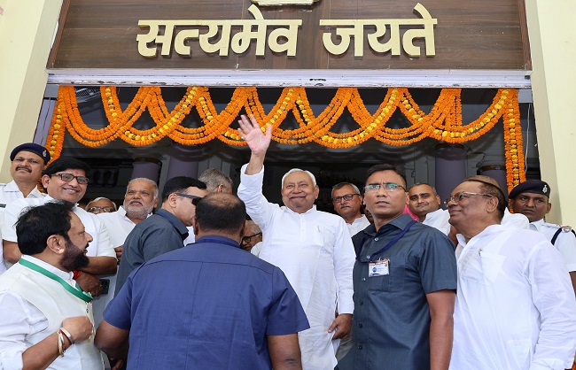 बिहार विधानसभा में मानसून सत के पहले दिन सीएम नीतीश, अपने मंत्रियों के साथ