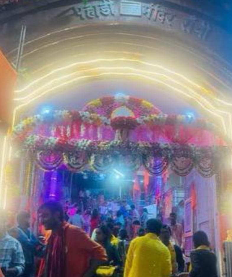 पहाड़ी मंदिर की तस्वीर पहाड़ी मंदिर की तस्वीर