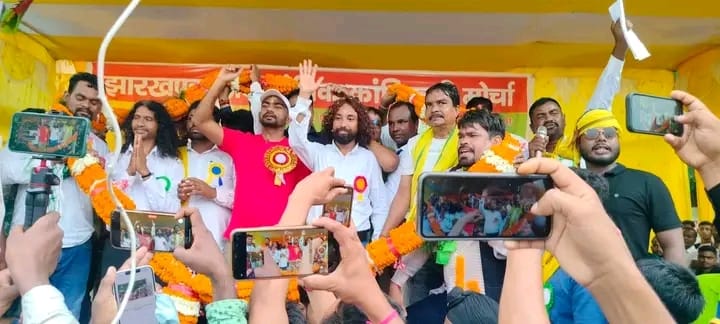 देवेंद्रनाथ महतो और विधायक जयकुमार की फाइल फोटो देवेंद्रनाथ महतो और विधायक जयकुमार की फाइल फोटो