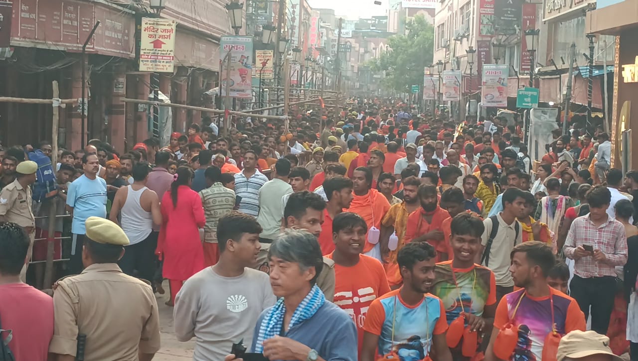 दरबार में भीड़ दरबार में भीड़