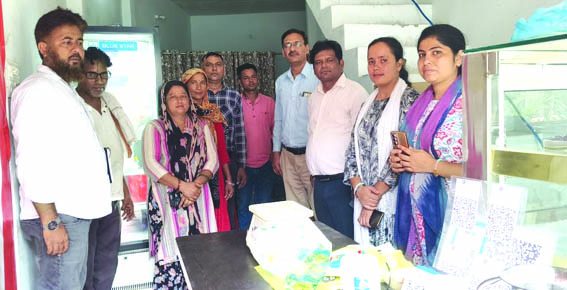 आउटलेट के शुभारम्भ अवसर पर आउटलेट के शुभारम्भ अवसर पर
