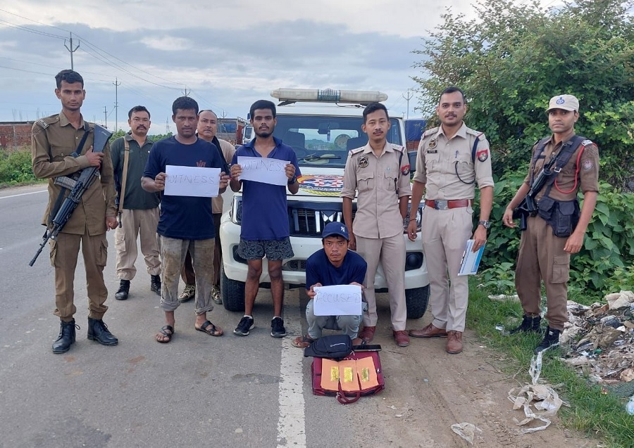असमः कछार जिला मुख्यालय शहर सिलचर के रामनगर इलाके से लाखों रुपये मूल्य के सोने के बिस्कुट के साथ गिरफ्तार मणिपुरी व्यक्ति असमः कछार जिला मुख्यालय शहर सिलचर के रामनगर इलाके से लाखों रुपये मूल्य के सोने के बिस्कुट के साथ गिरफ्तार मणिपुरी व्यक्ति