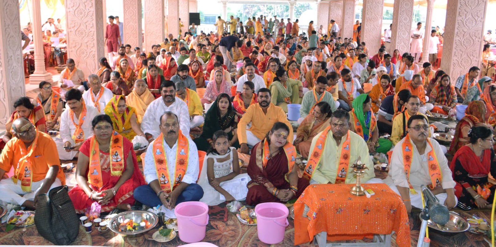 श्रावण मास के द्वितीय सोमवार पर राधाकृष्ण मंदिर में सामूहिक रूद्राभिषेक करते 251 जोड़े।