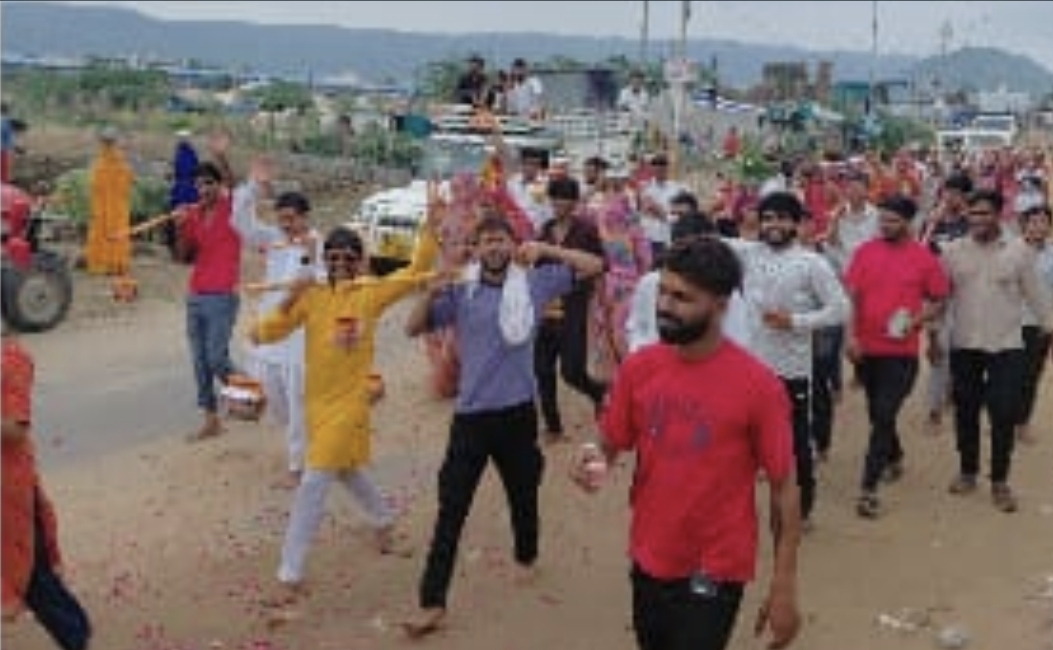भोलेनाथ की भक्ति में डूबी तीर्थनगरी पुष्कर, सावन के दूसरे सोमवार को उमड़ा श्रद्धा का सैलाब भोलेनाथ की भक्ति में डूबी तीर्थनगरी पुष्कर, सावन के दूसरे सोमवार को उमड़ा श्रद्धा का सैलाब