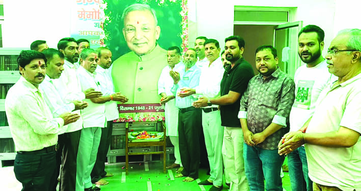 श्रद्धांजलि अिरत करते हुए्प श्रद्धांजलि अिरत करते हुए्प