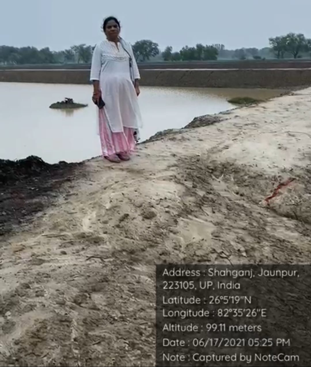 जौनपुर की मीरा सिंह का 25 एकड़ में फैला फिश फॉर्मिंग जौनपुर की मीरा सिंह का 25 एकड़ में फैला फिश फॉर्मिंग