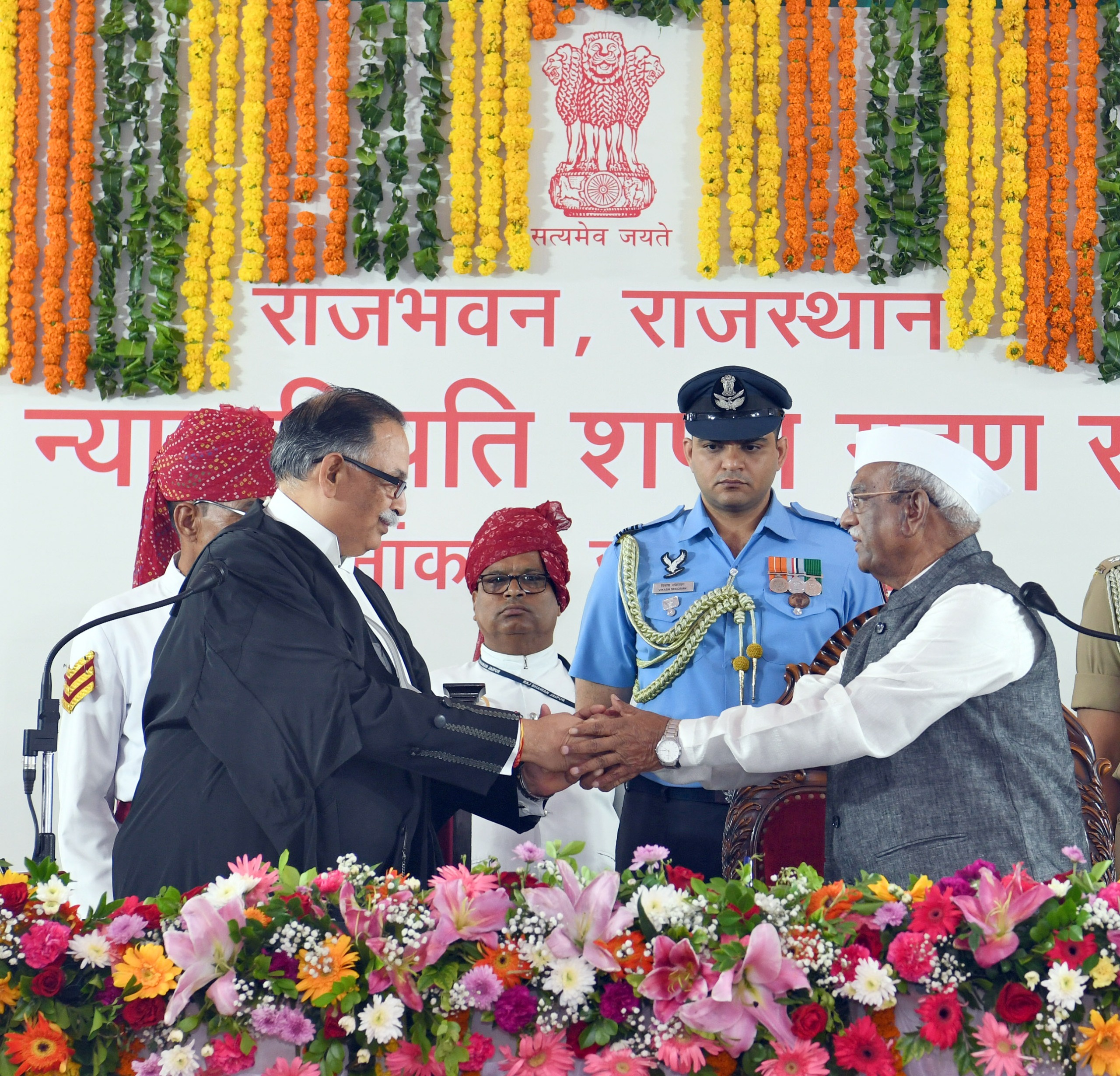 राज्यपाल हरिभाऊ बागडे ने श्रीराम कलपाती राजेन्द्रन को राजस्थान उच्च न्यायालय के मुख्य न्यायाधिपति पद की शपथ दिलाई