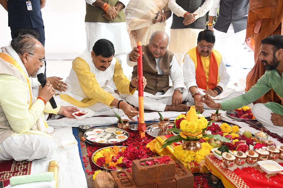 नवीन विधायक विश्राम गृह का भूमिपूजन नवीन विधायक विश्राम गृह का भूमिपूजन