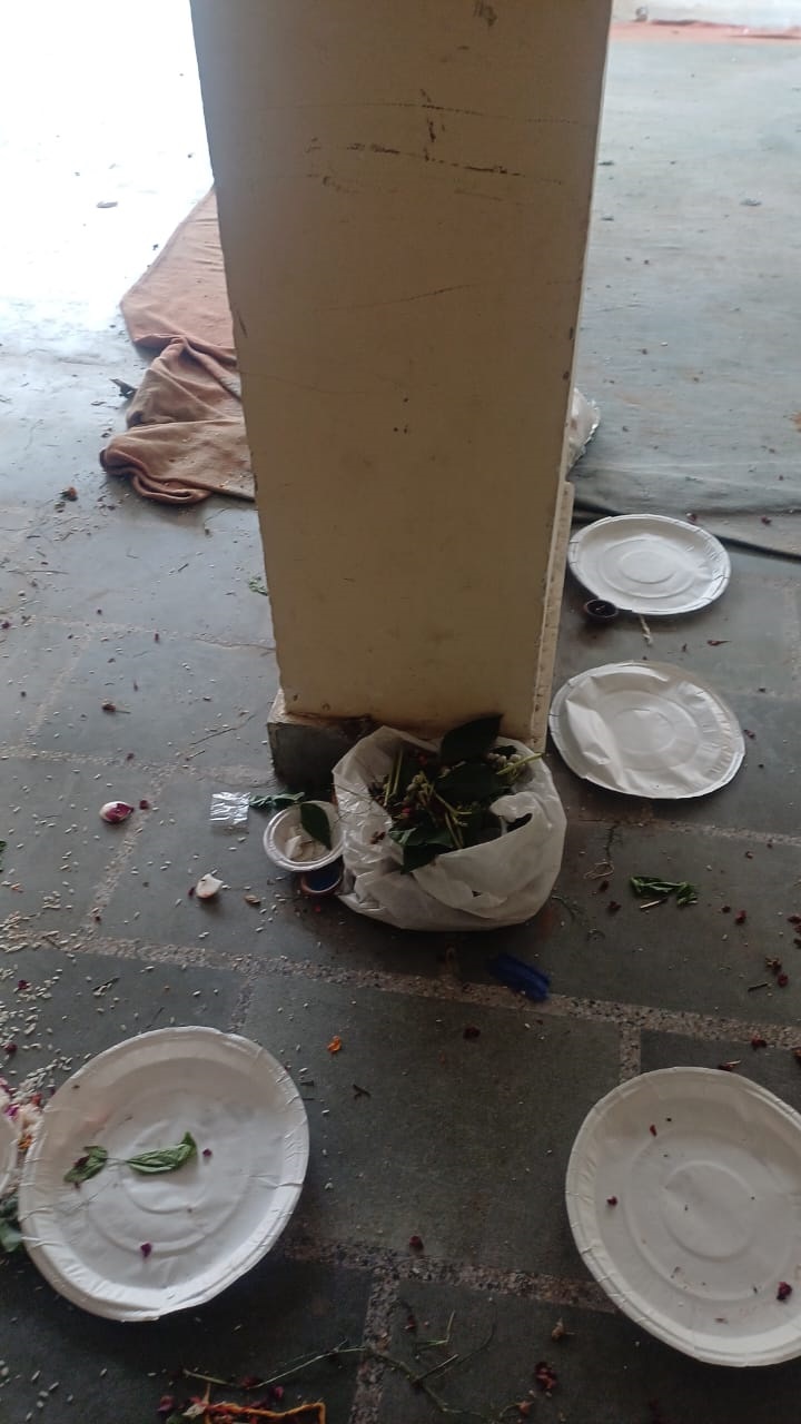 नदी में करने थे पार्थिव शिवलिंग विसर्जित,डाल दिए कचरे के कट्टे में नदी में करने थे पार्थिव शिवलिंग विसर्जित,डाल दिए कचरे के कट्टे में