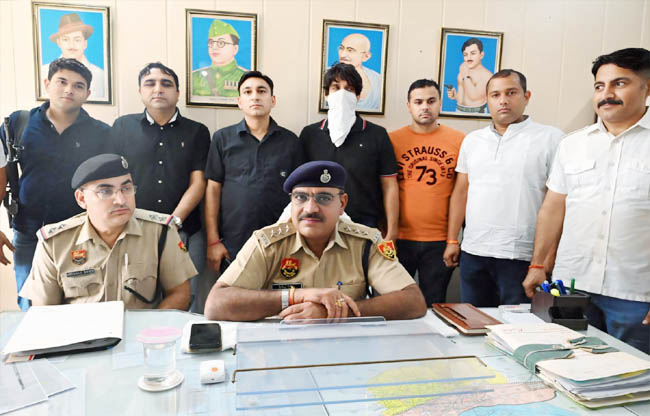 सोनीपत: रंगदारी मांगने और युवक को गोली मारने के मामले में गिरफ्तार इनामी अति वांछित अपराधी