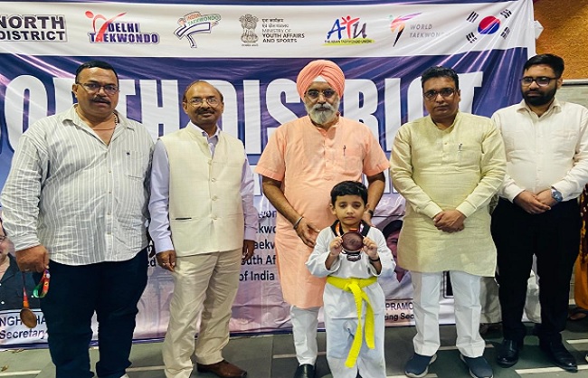 दिल्ली के महौपार राजा इकबाल सिंह टाई-क्यों-दी में कार्यक्रम में दिल्ली के महौपार राजा इकबाल सिंह टाई-क्यों-दी में कार्यक्रम में