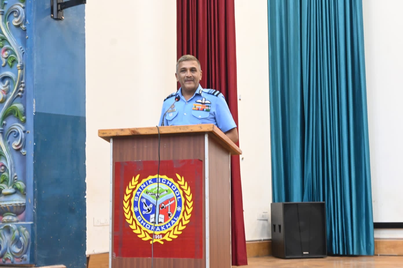 एयर मार्शल सुनील काशीनाथ विधाते सैनिक स्कूल घोड़ाखाल में कैडेटों को संबोधित करते।