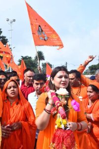 कांवड लेकर जाती छग की पंडरिया से विधायक भावना बोहरा कांवड लेकर जाती छग की पंडरिया से विधायक भावना बोहरा