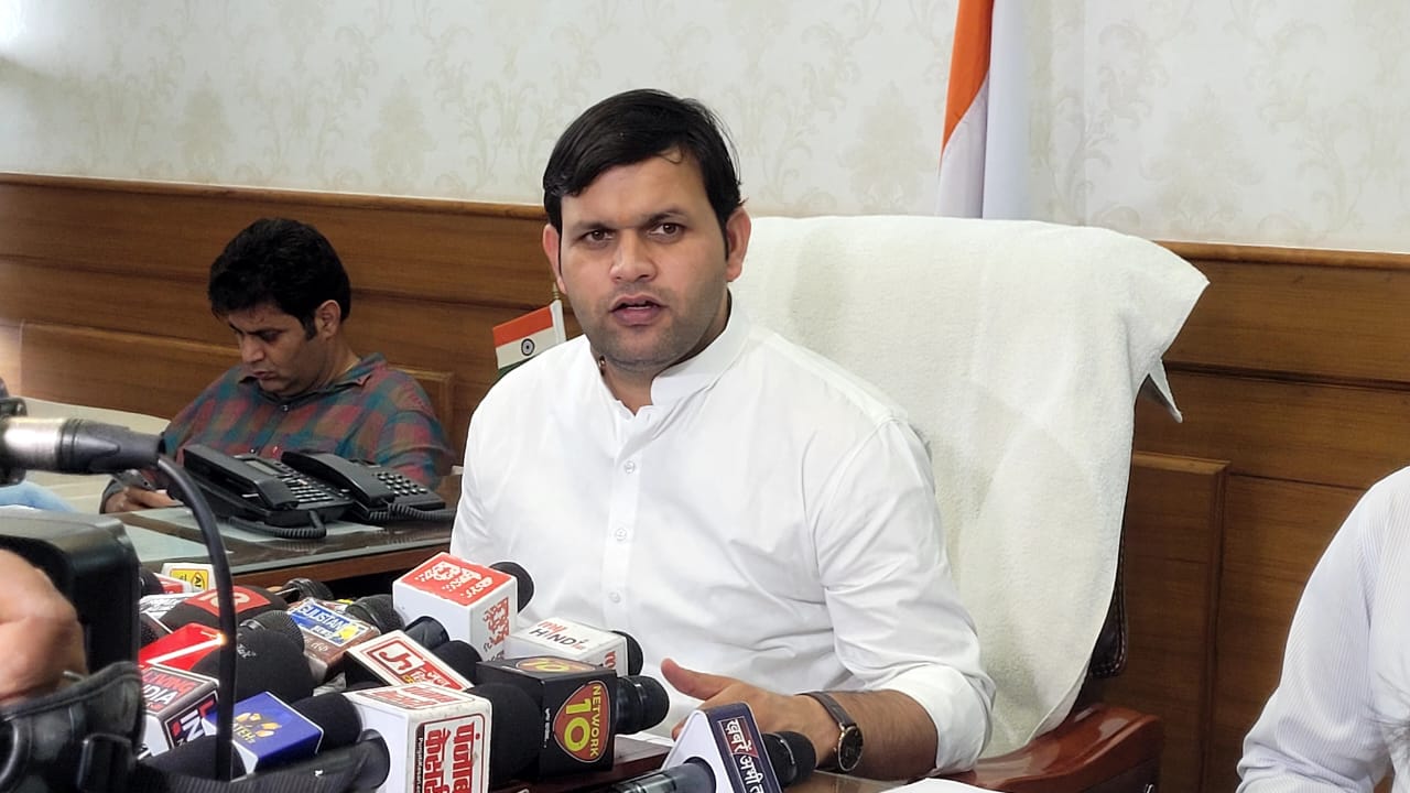 हरियाणा के खेल मंत्री गौरव गौतम चंडीगढ़ में पत्रकारों से बातचीत करते हुए हरियाणा के खेल मंत्री गौरव गौतम चंडीगढ़ में पत्रकारों से बातचीत करते हुए
