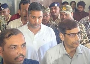 शराब घोटाले में गिरफ्तार पूर्व मुख्यमंत्री भूपेश बघेल के बेटे चैतन्य बघेल 14 दिन की न्यायिक हिरासत में भेजे गए जेल शराब घोटाले में गिरफ्तार पूर्व मुख्यमंत्री भूपेश बघेल के बेटे चैतन्य बघेल 14 दिन की न्यायिक हिरासत में भेजे गए जेल