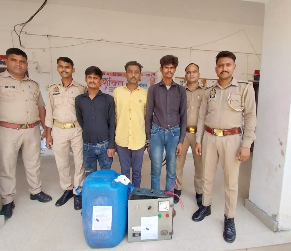 पुलिस की गिरफ्त में आरोपी पुलिस की गिरफ्त में आरोपी