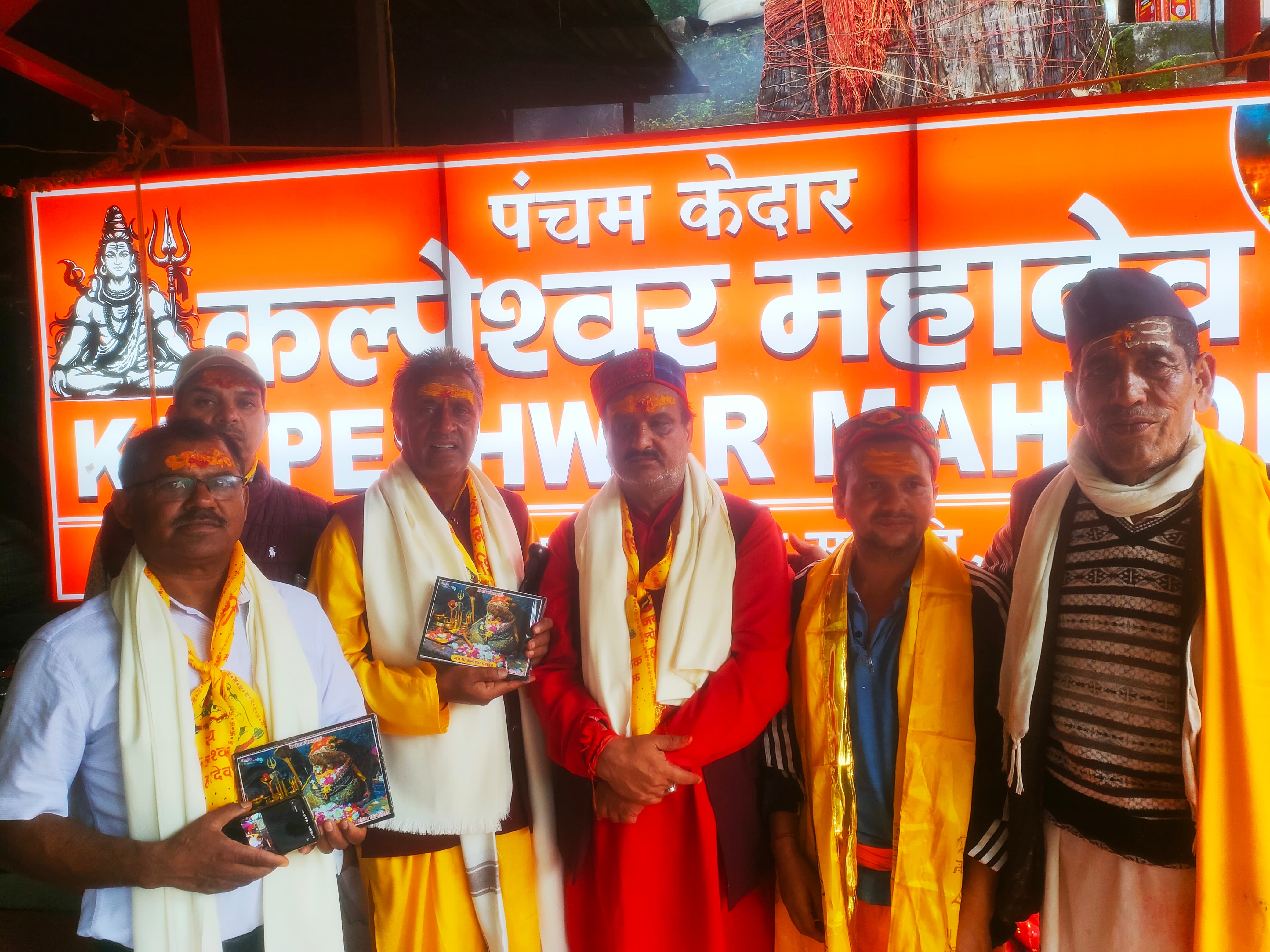 पंचकेदार कल्पेश्वर महाराज में बीकेटीसी उपाध्यक्ष ऋषि कुमार । पंचकेदार कल्पेश्वर महाराज में बीकेटीसी उपाध्यक्ष ऋषि कुमार ।