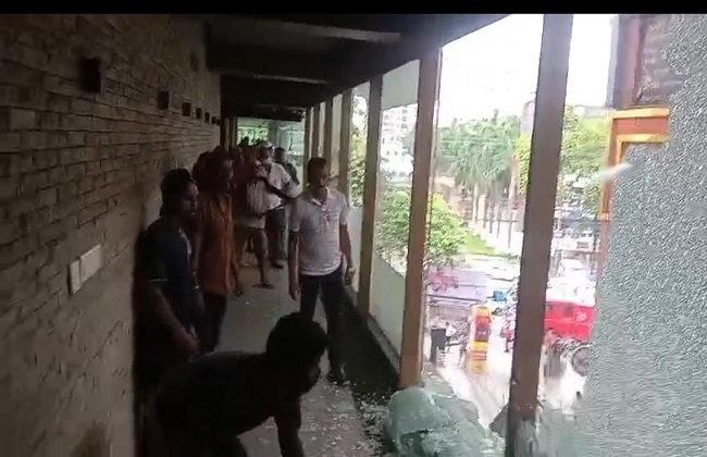 अवैध निर्माण पर हाईकोर्ट की कार्रवाई अवैध निर्माण पर हाईकोर्ट की कार्रवाई